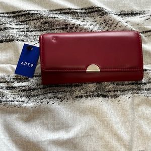 Apt.9 red wallet